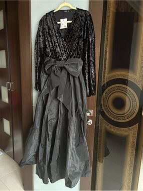Elegant Black Velvet Wrap Maxi Dress with Bow Waist